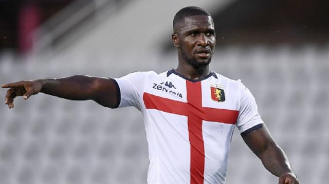 她用一记反 她用一记反