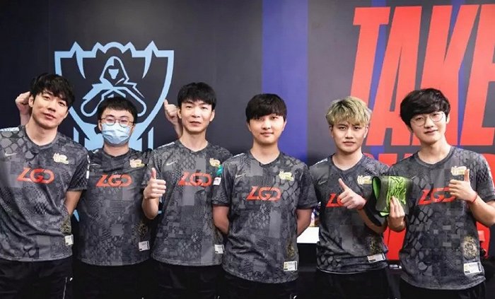 她们一举包 她们一举包