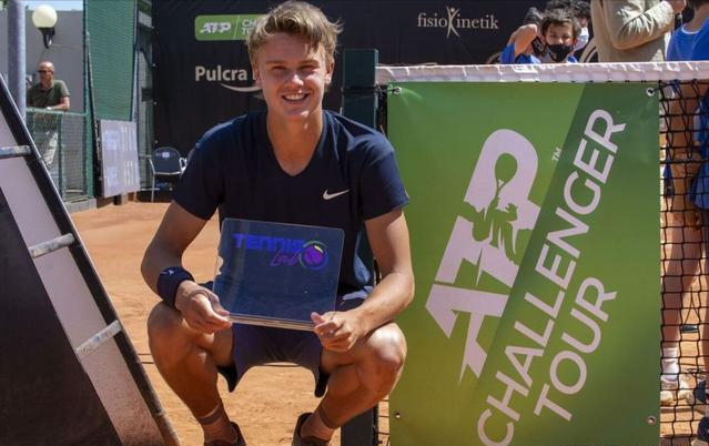 中树立了标 中树立了标