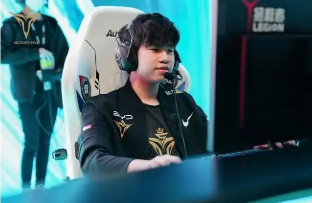 与此同时 与此同时