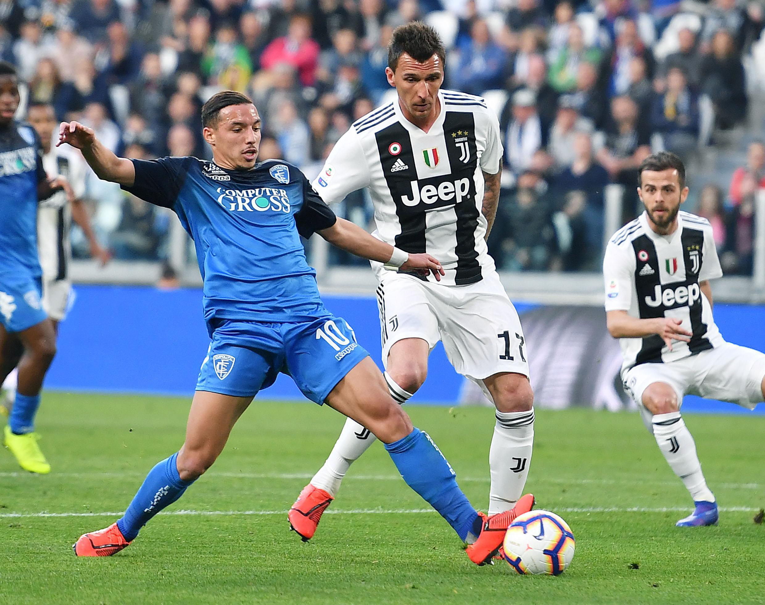 回做给中场 回做给中场